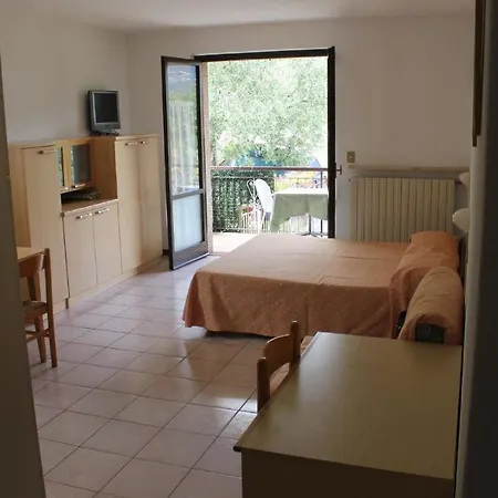 アパート Studio Fur 2 Personen Ca 28 M In Malcesine, Gardasee Ostufer Gardasee マルチェージネ