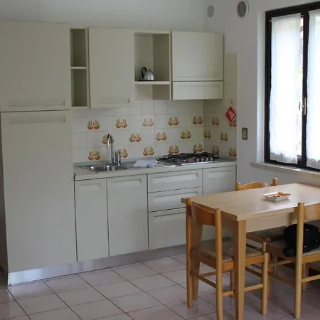 Studio Fur 2 Personen Ca 28 M In Malcesine, Gardasee Ostufer Gardasee *