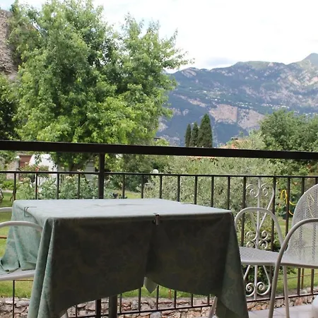 Studio Fur 2 Personen Ca 28 M In Malcesine, Gardasee Ostufer Gardasee マルチェージネ